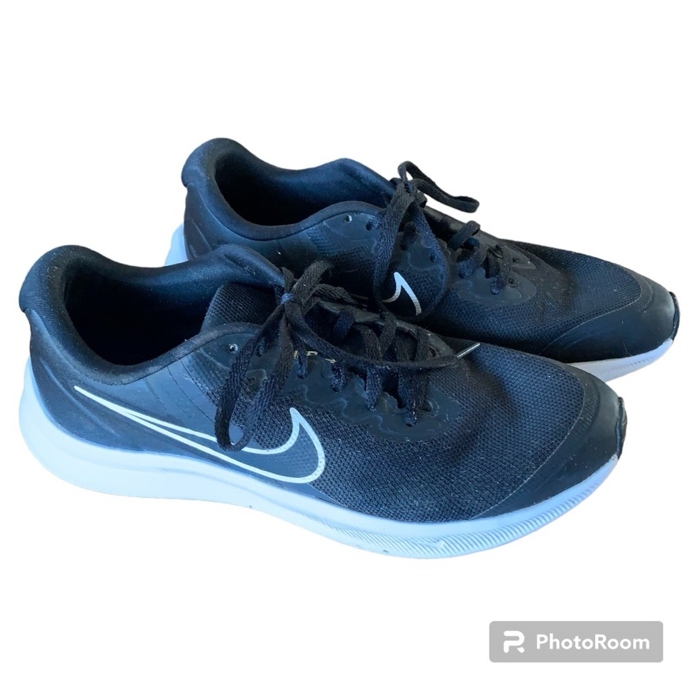 NIke Starrunner Shoes Sz 7Y